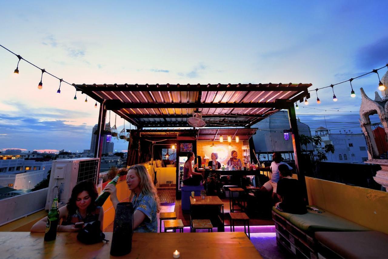 Warm White Hostel Bangkok Exteriör bild